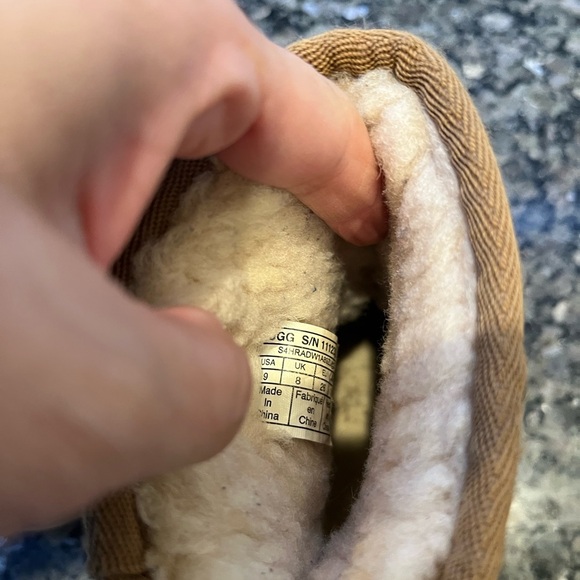 Girls Ugg Boots with multicolor stitching - Picture 9 of 9